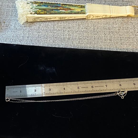 Vintage Filigree Pendant Necklace Gold Tone Circle Design w/ Rhinestone 16” - Picture 7 of 7